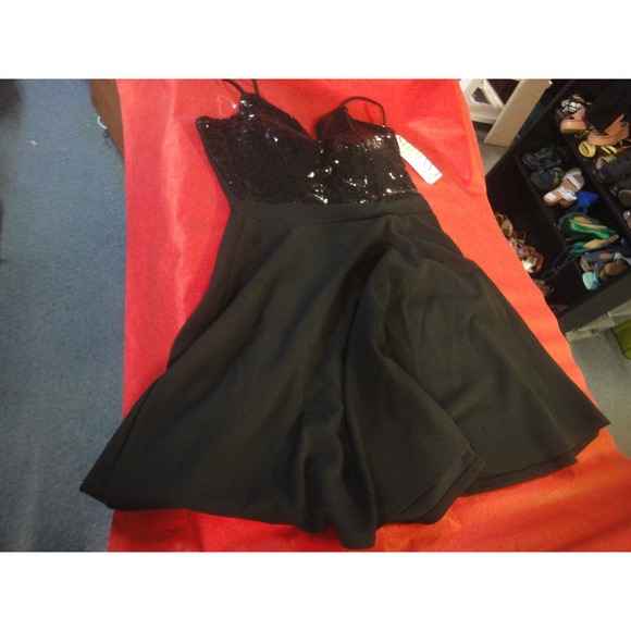 Almost Famous Dresses & Skirts - Almost famous womens L sequin tank style black dress NWT